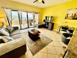 TV - Red Hook Retreat with Stunning Ocean Views (Red Hook)