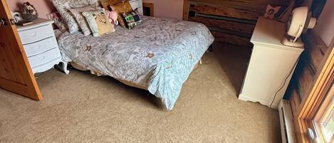 Iron/ironing board, internet, bed sheets