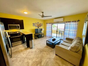 TV - Island Couples Retreat - 1 Bed Condo in Red Hook (Red Hook)