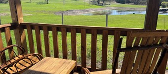 2-bedroom cottage in perfect Burnet with cool AC breeze