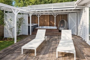 Terrace/patio - Beach inspired home • Relax & unwind (Raglan)