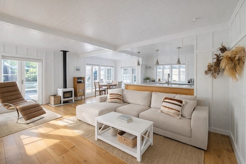 Beach inspired home • Relax & unwind