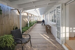 Terrace/patio - Beach inspired home • Relax & unwind (Raglan)