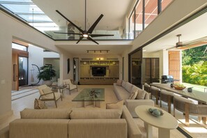 Outdoor dining - Exclusive Modern Villa in Punta Cana Village (Punta Cana)