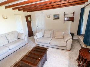 Living area - Park Hall Cottage (Haverfordwest)