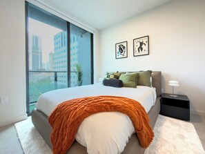 2 bedrooms, iron/ironing board, free WiFi, bed sheets - F603 - Orange Century Modern 1BR + Den w/ Balcony, Pool & Gym in Downtown Miami (Miami)