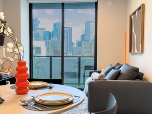 Smart TV - F603 - Orange Century Modern 1BR + Den w/ Balcony, Pool & Gym in Downtown Miami (Miami)