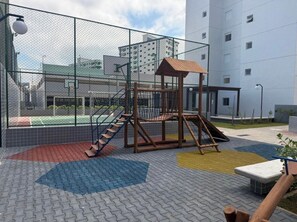 Children’s area - Beachfront apartment with pool for families, pets allowed. (Mongaguá)