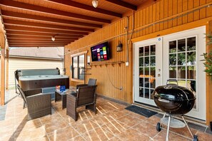 Terrace/patio - 8 Mi Lackland BMT, Spacious Home w Hot Tub Game Room Mini Golf, Near Sea World (San Antonio)