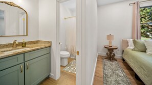 Bathroom - Cedar Haven Cottage Getaway (Blaine)