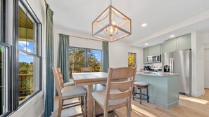 Dining - Cedar Haven Cottage Getaway (Blaine)