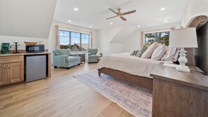 Room - Cedar Haven Cottage Getaway (Blaine)