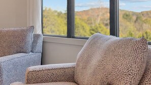 Interior - Raven’s Rest Cottage Getaway (Blaine)