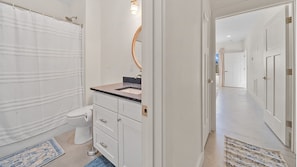 Bathroom - Shepherd's Hope Cottage Getaway (Blaine)