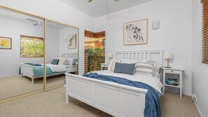 3 bedrooms, iron/ironing board, free WiFi, bed sheets - Serenity, Hyams Beach (Hyams Beach)