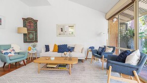 TV - Serenity, Hyams Beach (Hyams Beach)