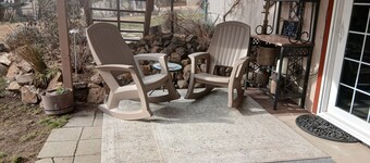 Lazy J/C Ranch, 2-bedroom suite on 10 beautiful acres just outside of Deer Park