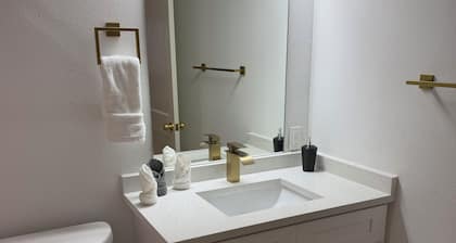 Charming 2BR/2BA Getaway – Feels Like Home