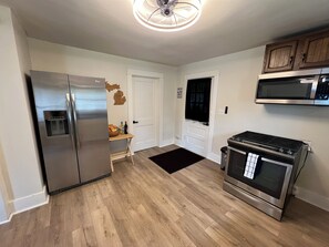 Private kitchen - Houghton Lake - White Pine Haven (Houghton Lake)