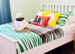 Room - Family-Baby & Kids Friendly 3BR * Kingbed * Close U of A (Edmonton)