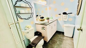 Bathroom - Family-Baby & Kids Friendly 3BR * Kingbed * Close U of A (Edmonton)