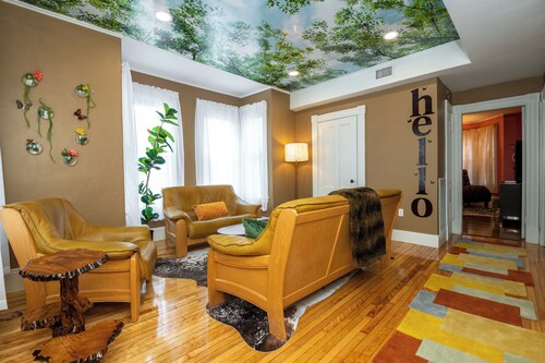 Which way to the Beach! Charming 3-bedroom condo with AC in lovely Beverly Salem
