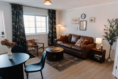 Lofts on Main – Spacious Loft | Full Kitchen | Sleeps 4