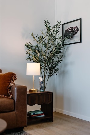 Interior - Lofts on Main – Spacious Loft | Full Kitchen | Sleeps 4 (La Crête)