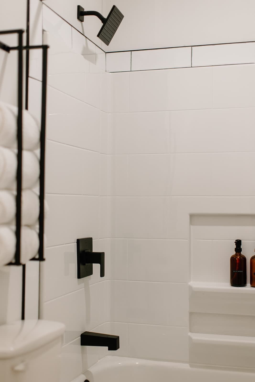 Bruser, hårtørrer, håndklæder, Shampoo