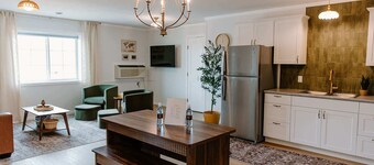 Spacious 1BR Loft in La Crete | Full Kitchen
