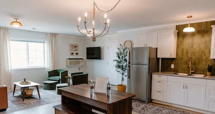 Spacious 1BR Loft in La Crete | Full Kitchen