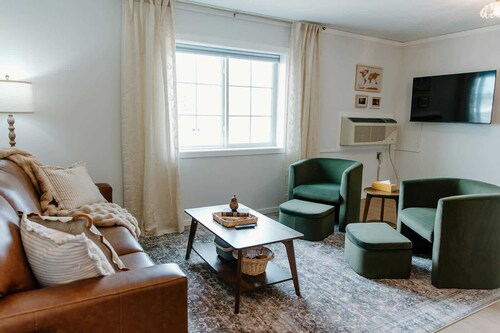 Spacious 1BR Loft in La Crete | Full Kitchen