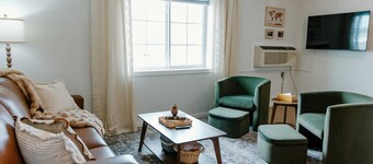 Spacious 1BR Loft in La Crete | Full Kitchen