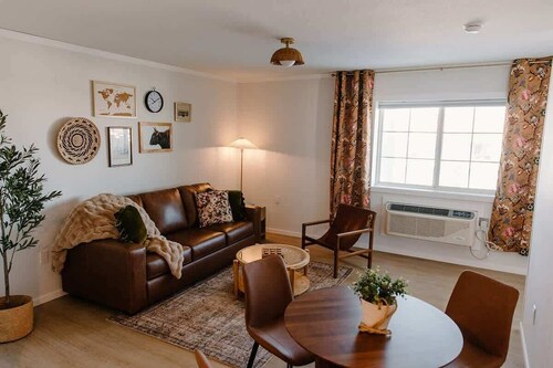 Lofts on Main – Large Loft | Full Kitchen | Sleeps 4