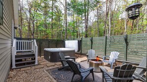 Unclassified image, 3 of 45, button - Rebecca's Ark | Hot tub & smokeless fire pit! (Basye)