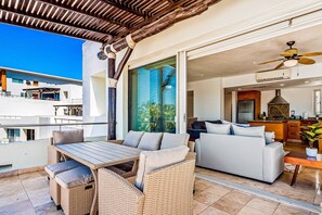 Outdoor dining - Charming condo with ocean-view, pool & balcony (Nuevo Vallarta)