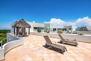Terrace/patio - Ocean-view condo with resort pool & sundeck (Nuevo Vallarta)