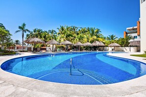 Pool - Ocean-view condo with resort pool & sundeck (Nuevo Vallarta)