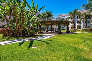 Property grounds - Cozy condo with loft, private balcony and gorgeous shared pool (Nuevo Vallarta)