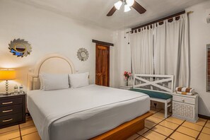 Room - Cozy apartment w/ balcony, pool views, free Wifi (Puerto Vallarta)