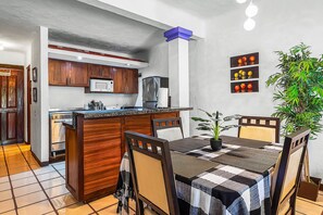 Dining - Cozy apartment w/ balcony, pool views, free Wifi (Puerto Vallarta)