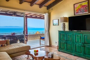 TV, DVD player, video library - Oceanfront condo with pool, balcony, amazing views, washer/dryer, & partial AC (Punta Mita)