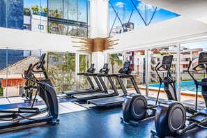 Fitness facility - Bright coastal condo with pool access, private balcony & fast Wi-Fi (Bahia de Banderas)