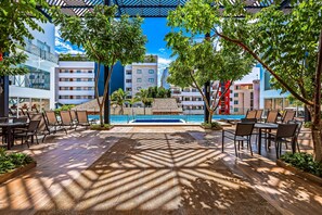 Pool - Bright coastal condo with pool access, private balcony & fast Wi-Fi (Bahia de Banderas)