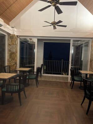 Outdoor dining - THE WINDY RIDGE HOTEL (Tagaytay City)