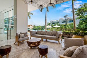 Terrace/patio - Luxe condo with infinity pool, fitness center, sweeping vistas, and central AC (Bucerias)