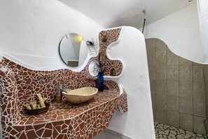 Shower, towels