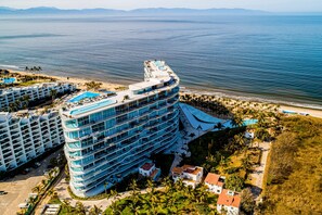 Exterior - Luxury ocean-view condo with resort pool, private balcony, and washer/dryer (Nuevo Vallarta)