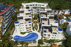 Exterior - Stylish beach condo with private balcony, pool, AC and fitness room (Nuevo Vallarta)