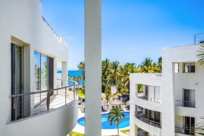 Property grounds - Stylish condo with covered balcony, pool & pool tables (Nuevo Vallarta)